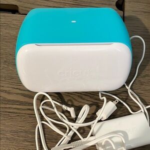 Cricut Crafting Machine in Teal and White